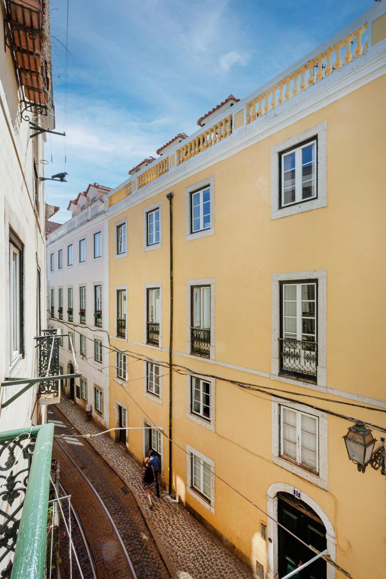 Curva Do 28, Alfama